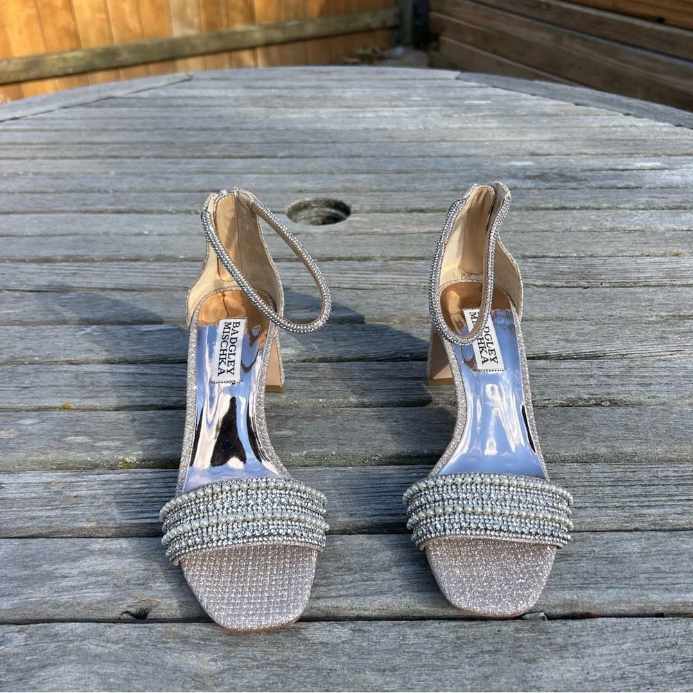 Nwot Badgley Mischka 'Kameryn' Open-toe Block Heels in‎ pale gold size 5